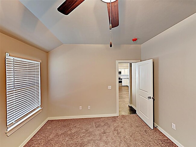 Building Photo - 1045 Creek Side Dr