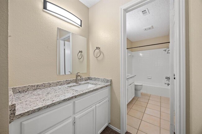 Building Photo - 6715 Old Quarry Ln
