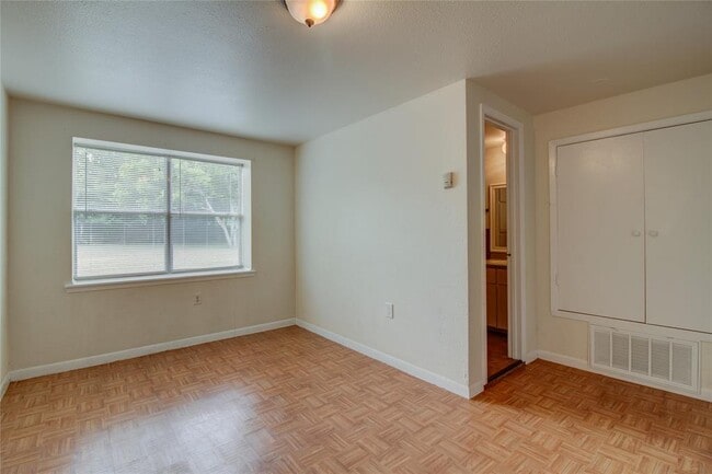 Building Photo - 1308 Pine St