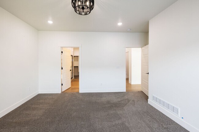 Building Photo - TWIN HOME FOR RENT IN SUGAR CITY - 3 BEDROOMS 2 FULL BATHROOMS