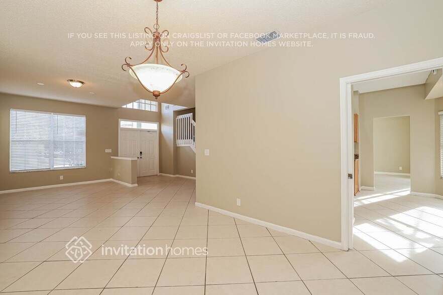 Building Photo - 1081 Fairfax Cir W