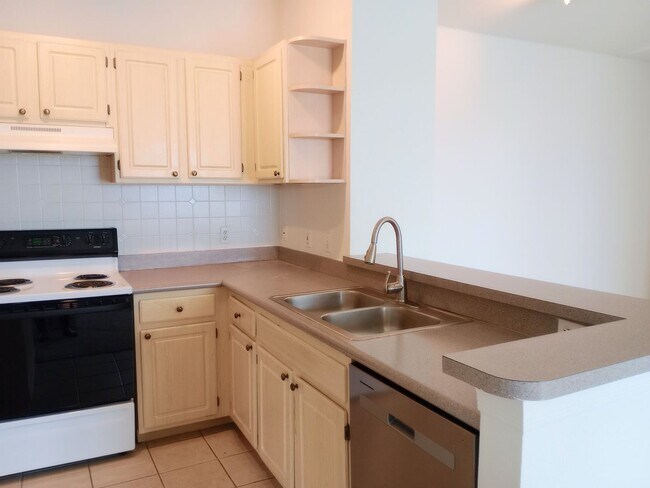 Building Photo - Visconti West Condominium - Unit 8304