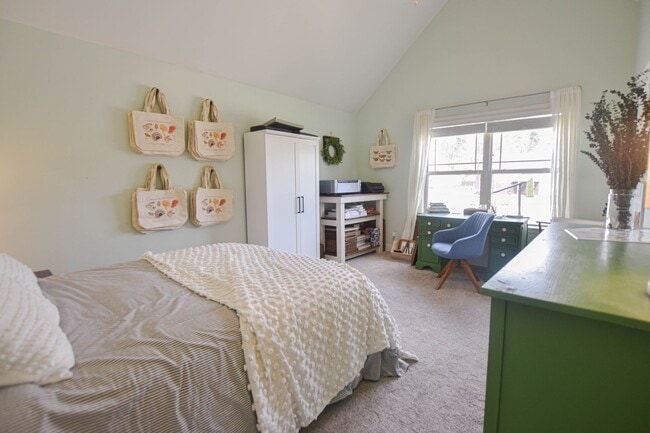 Building Photo - Pet Friendly Four Bedroom!