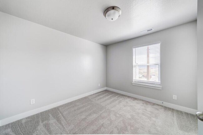 Building Photo - 16162 S Truss Dr