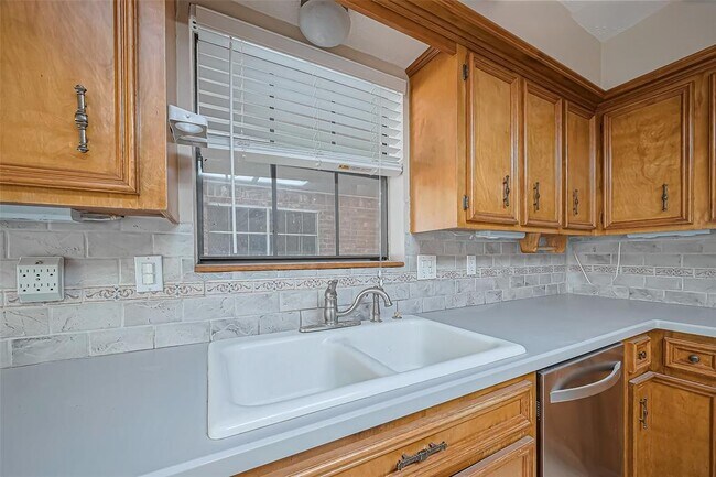 Building Photo - 18307 Champion Forest Dr