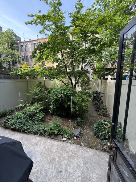Building Photo - 149 W 120th St