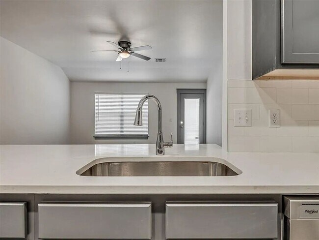 Building Photo - Turnkey 3-Bedroom Home in NW OKC – Perfect for Pets!