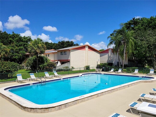 Building Photo - 1635 58th Terrace S