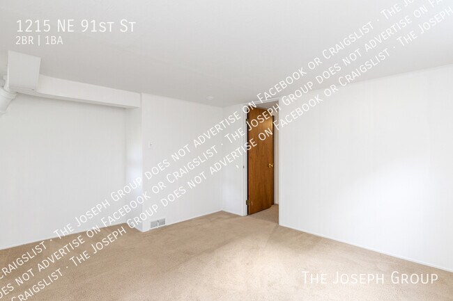 Building Photo - 1215 NE 91st St