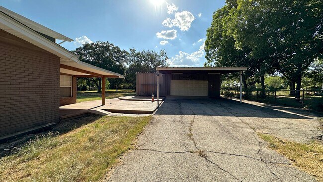 Building Photo - China Grove 4 bedroom, 3 bathroom
