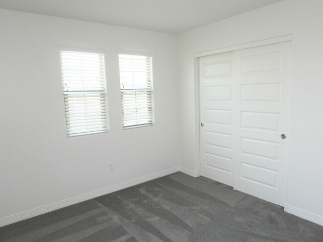 Building Photo - 4 Bedroom 2.5 Bathroom