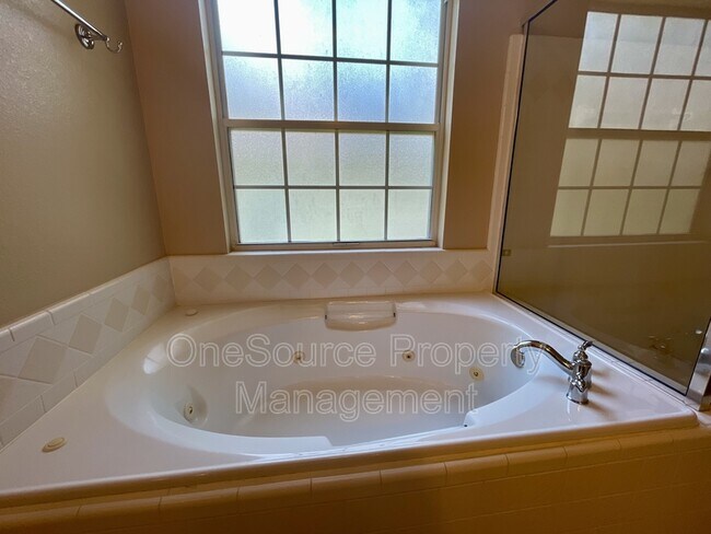 Building Photo - 979 Watersview Dr