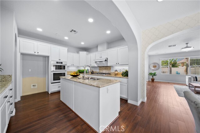 Building Photo - 46239 Lone Pine Dr
