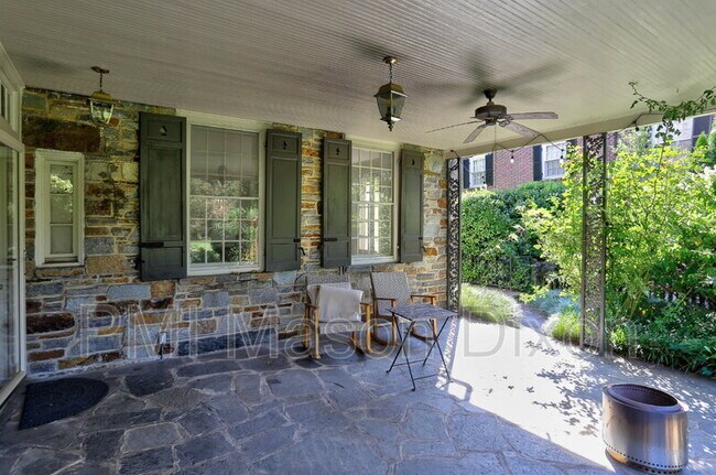 Building Photo - 5304 Springlake Way