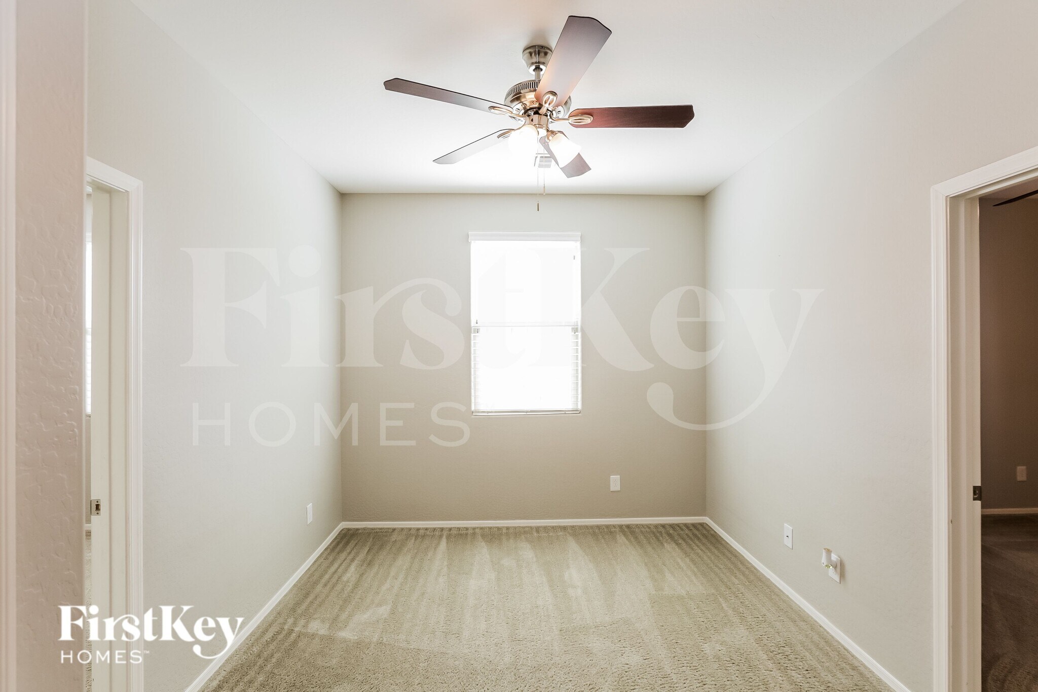 Building Photo - 22464 Via Del Oro