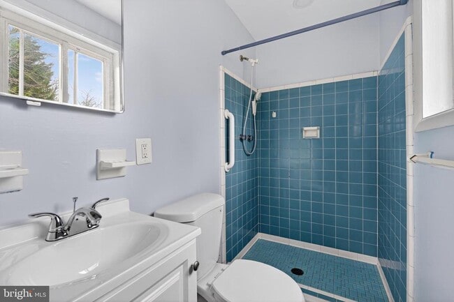 Building Photo - 3505 N St SE