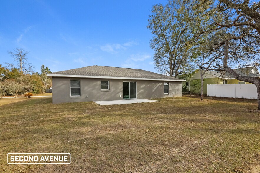 Building Photo - 2600 SW 152nd Ln