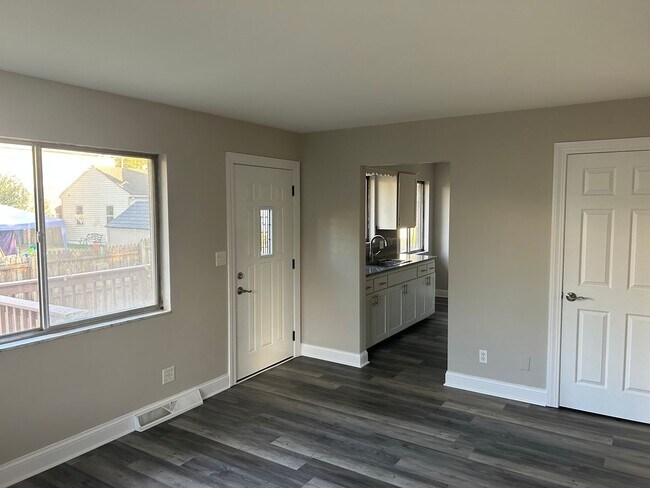Building Photo - 2519-2521 Woodmere