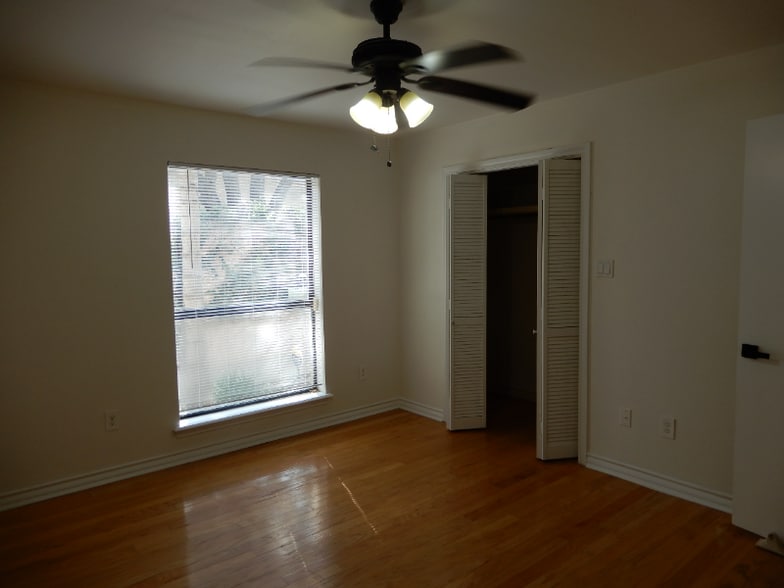 Building Photo - 609 N McColl Cir