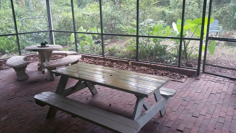 Gigantic screened back porch - 3812 SW 15th St