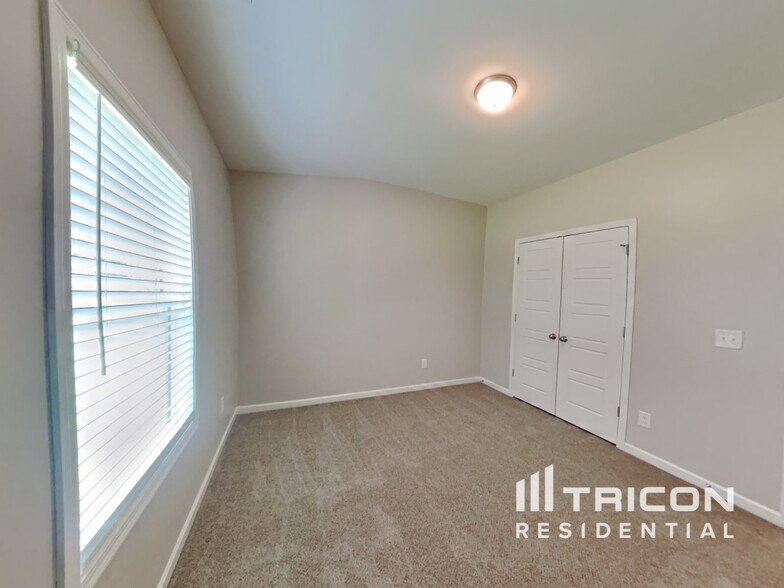 Building Photo - 829 Ellyson Dr