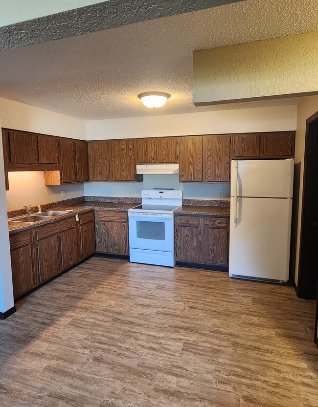 Primary Photo - Sunrise apartments llc
