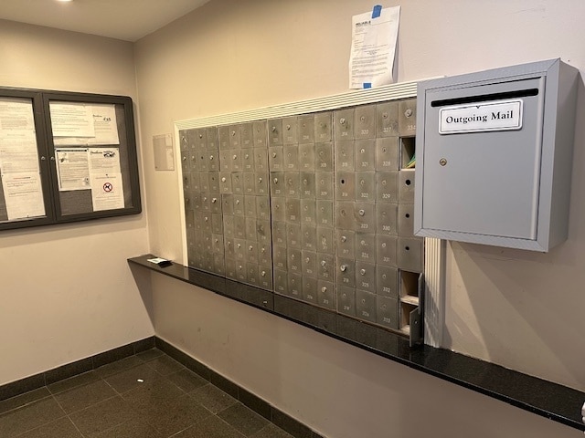 Building Photo - 1931 Prairie Square