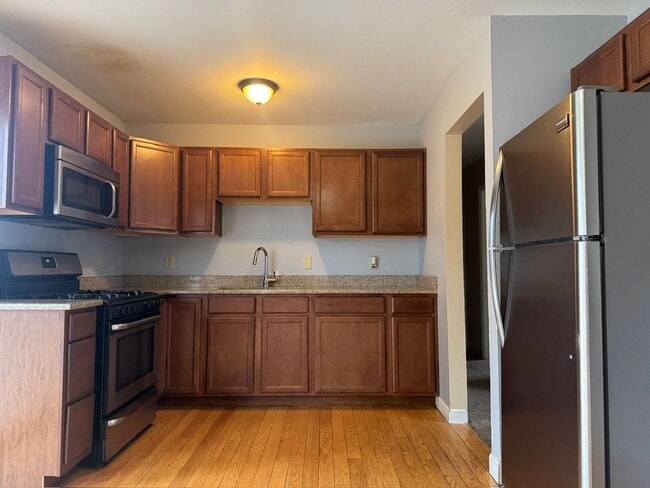 Building Photo - 1703 12th Ave