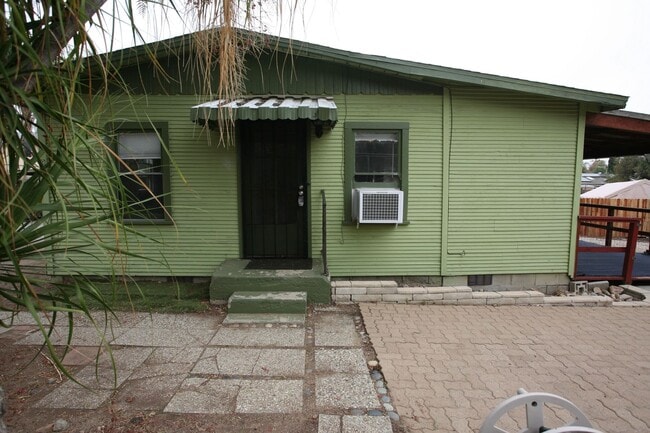 Building Photo - Available now! 2ba 1 ba single story home.