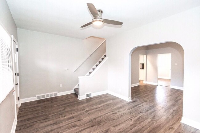 Building Photo - Stunning 5 bedroom home in Brookline available May 1!