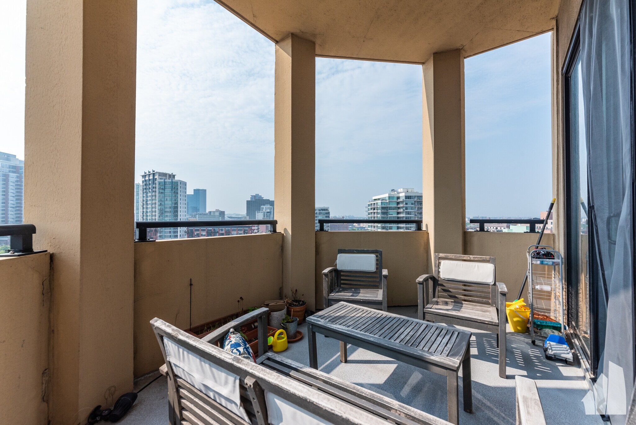 Building Photo - 1464 S MICHIGAN Ave