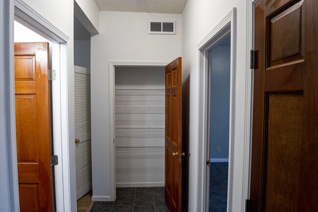 Building Photo - 1223 W 11th St