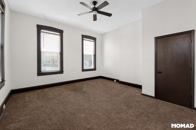 Building Photo - Charming 2BR Townhome in Saint Louis