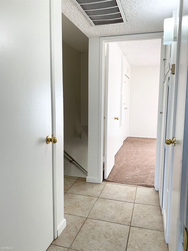 Building Photo - 2 br, 1.5 bath  - WestPark Apartment Homes