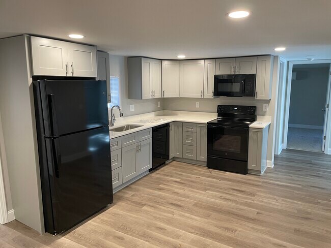 Building Photo - 3345 E Ridge Rd