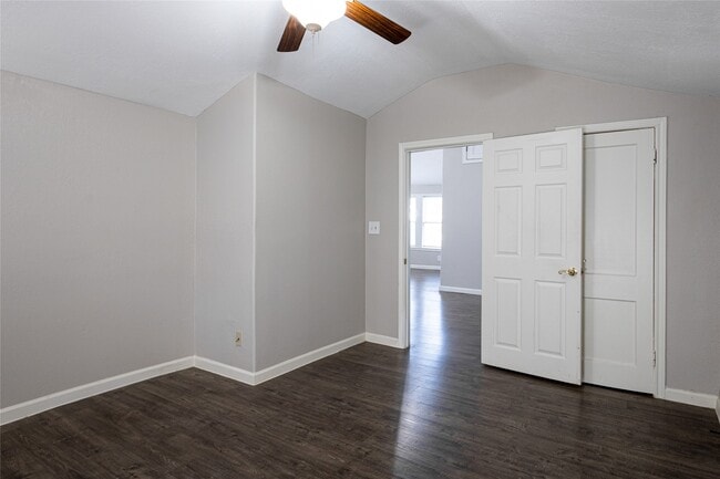 Building Photo - 2812 Cortlandt St