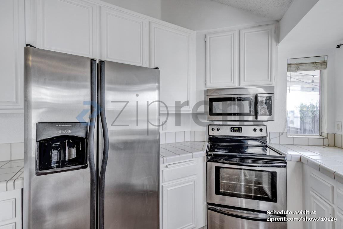 Building Photo - Unit