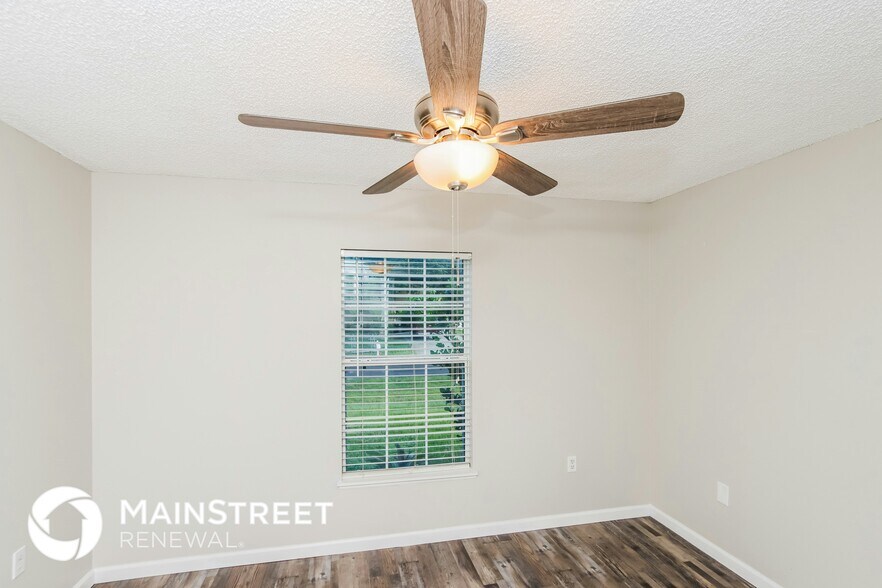 Building Photo - 3042 Tazewell Ave SE