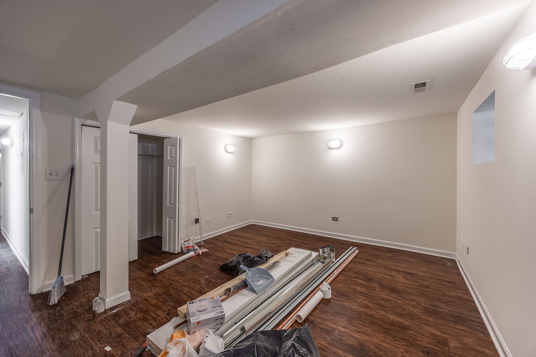 Building Photo - 2833 W Medill Ave