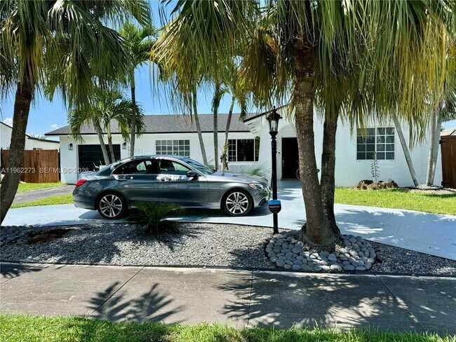 Building Photo - Southwest 46th Street, Miami, FL 33175 - 4 BR 2 BA house