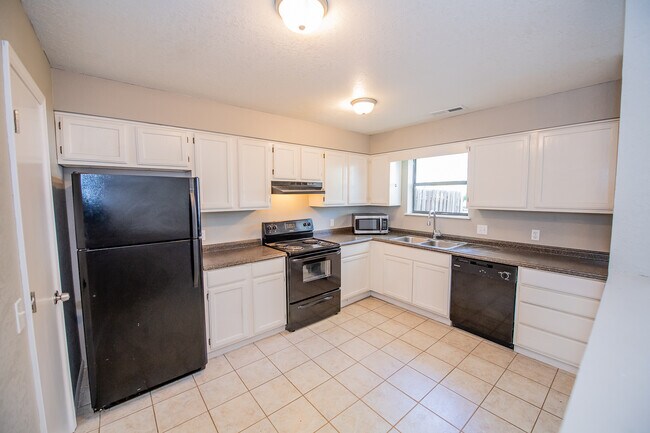 Building Photo - 1964 N Ball Ave