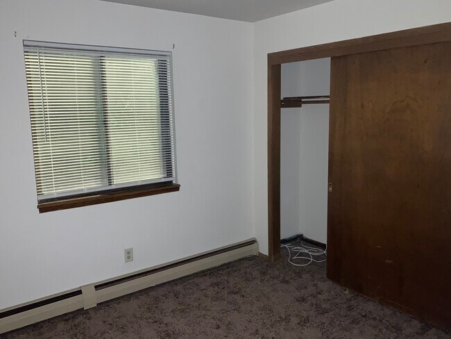 Building Photo - 10628 W Bobolink Ave