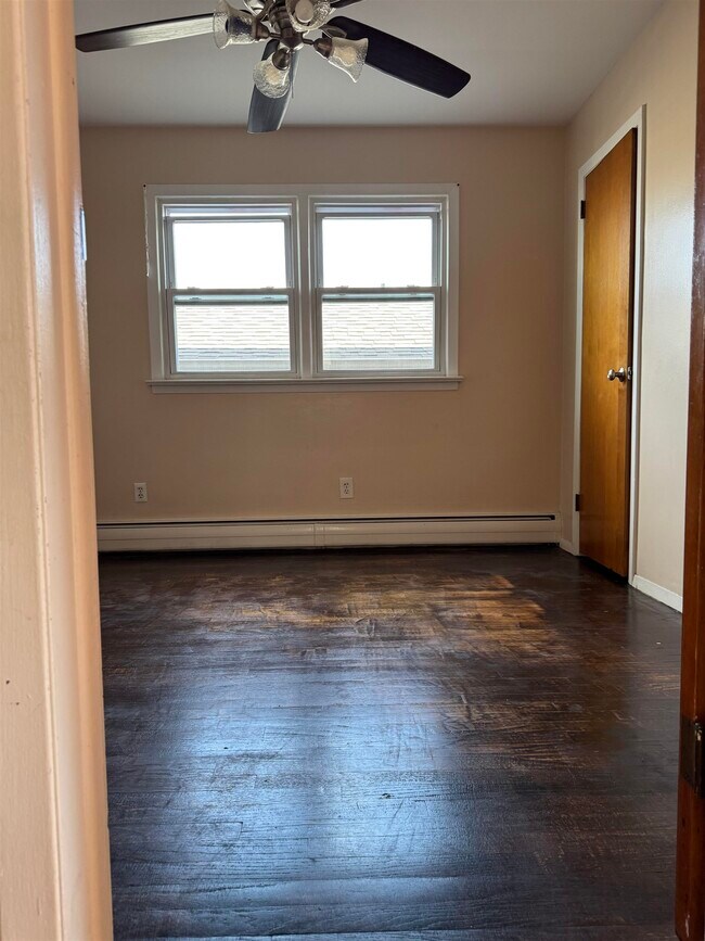 Building Photo - 108 Evergreen St