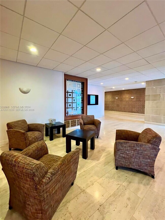 Building Photo - 2899 Collins Ave
