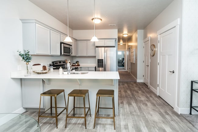 Primary Photo - Pet-Friendly Lake View condo