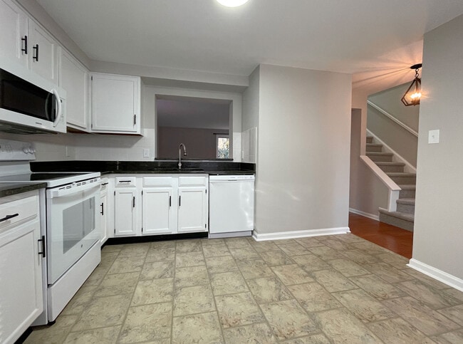 Building Photo - 7328 Summerland Dr