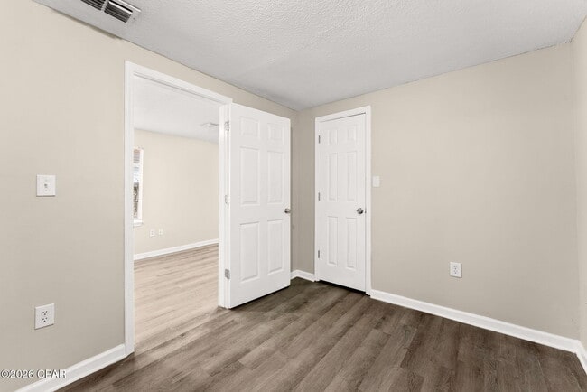 Building Photo - 119 College Ave