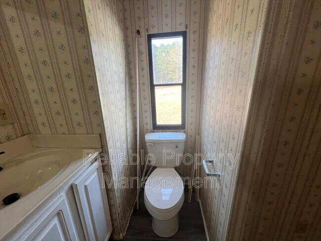 Building Photo - 905 O B J Rd