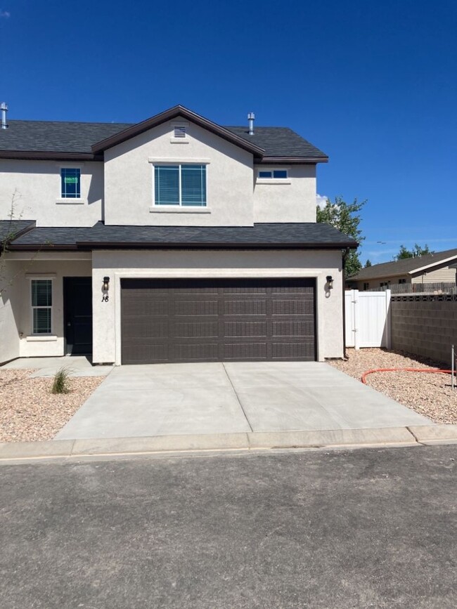 Primary Photo - 3 Bed - 2.5 Bath, Newer Construction, Larg...