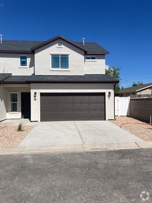 Building Photo - 3 Bed - 2.5 Bath, Newer Construction, Larg...